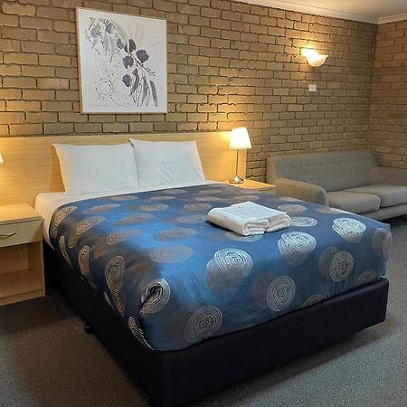 Tropicana Motor Inn Коув Экстерьер фото