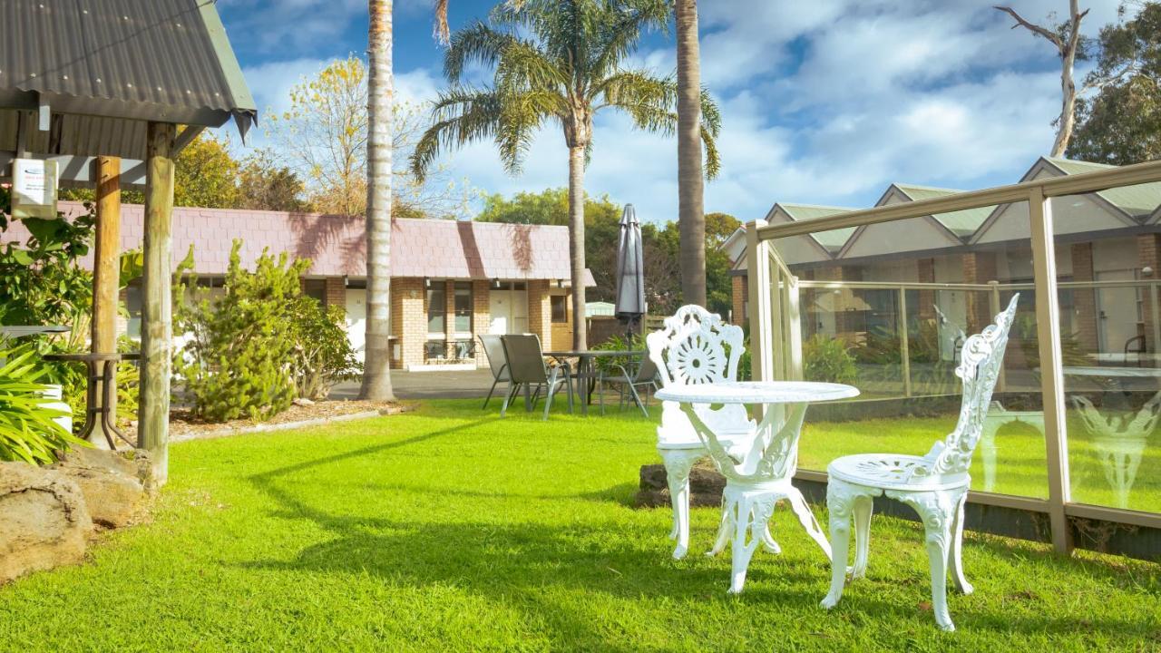 Tropicana Motor Inn Коув Экстерьер фото