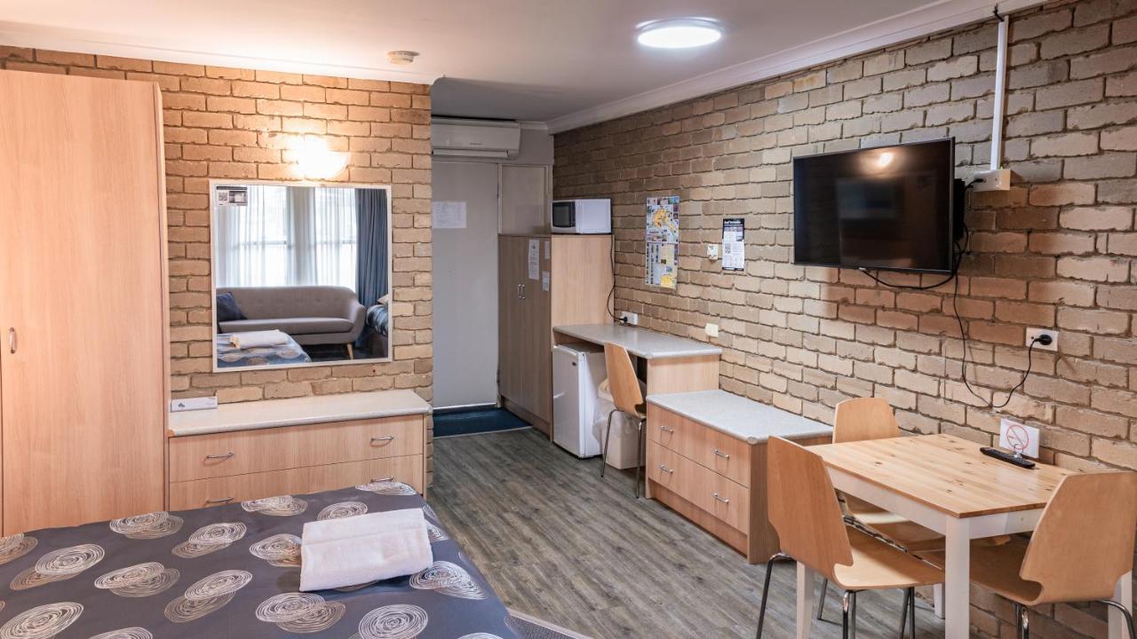 Tropicana Motor Inn Коув Экстерьер фото
