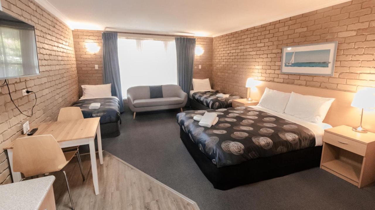 Tropicana Motor Inn Коув Экстерьер фото