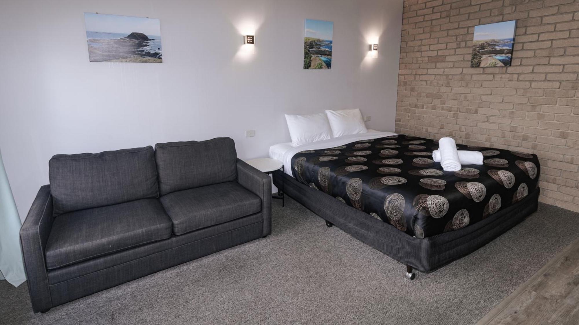 Tropicana Motor Inn Коув Экстерьер фото