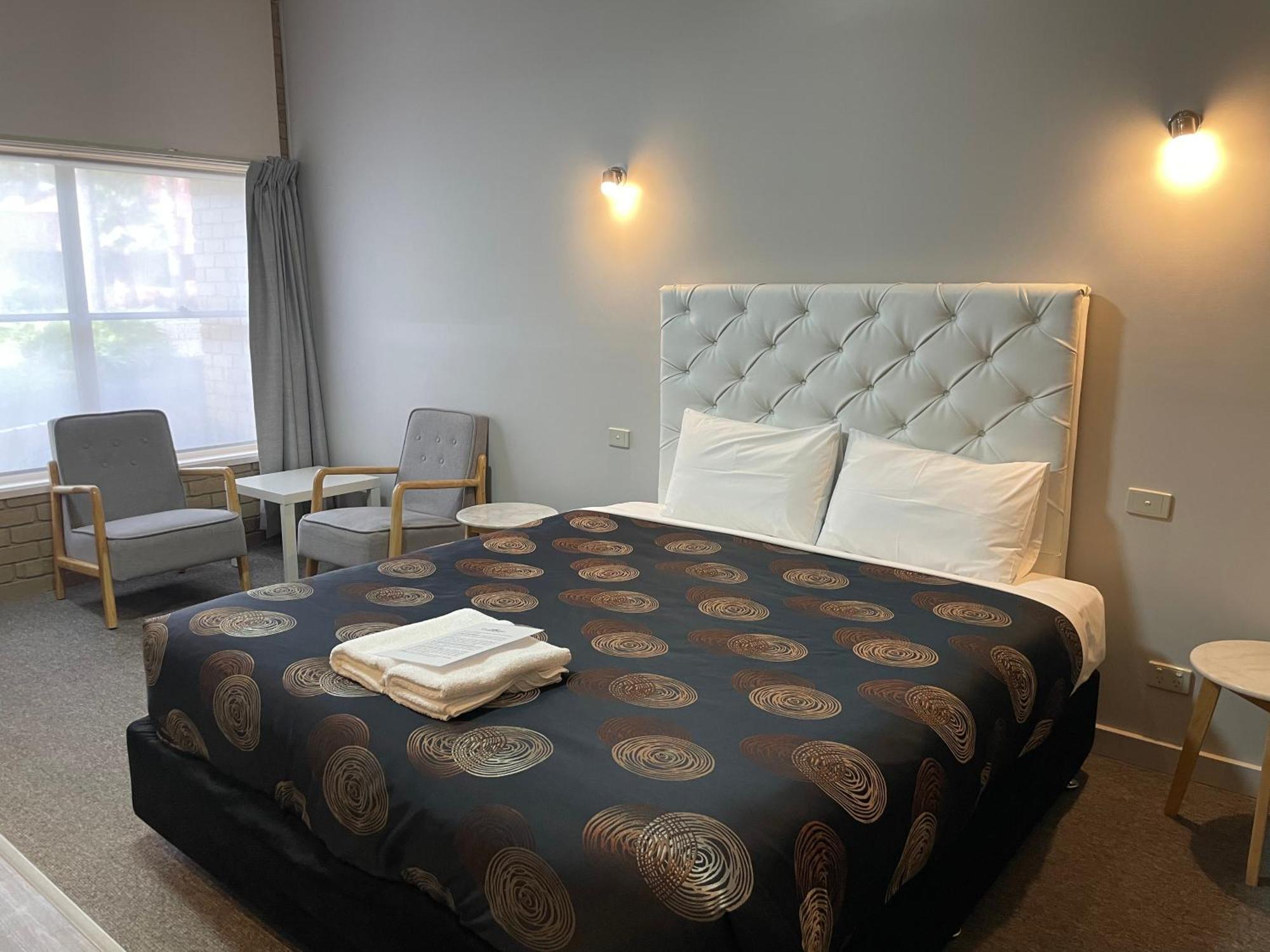 Tropicana Motor Inn Коув Экстерьер фото