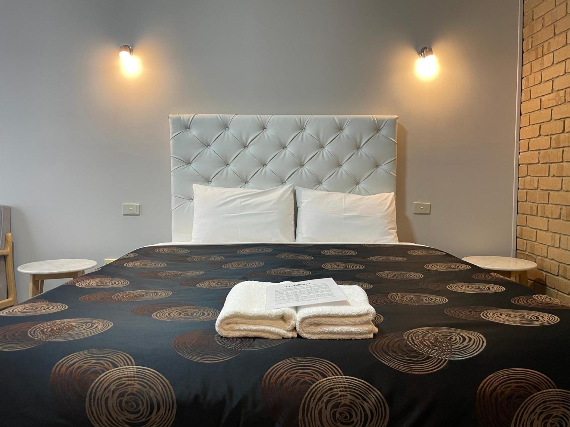 Tropicana Motor Inn Коув Экстерьер фото