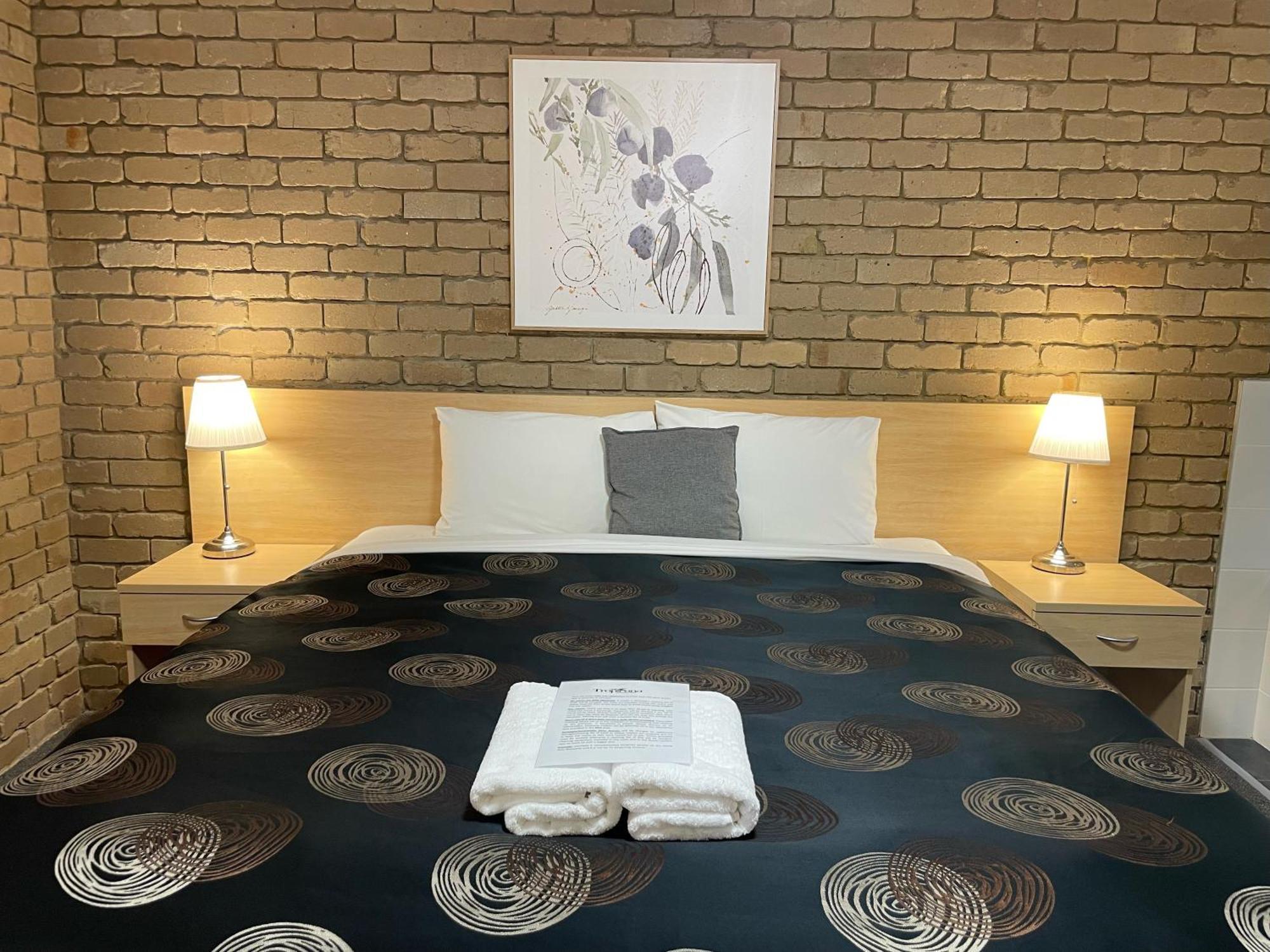 Tropicana Motor Inn Коув Экстерьер фото