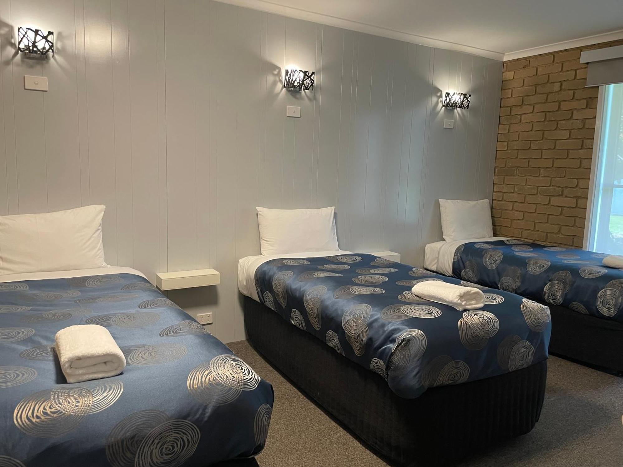 Tropicana Motor Inn Коув Экстерьер фото