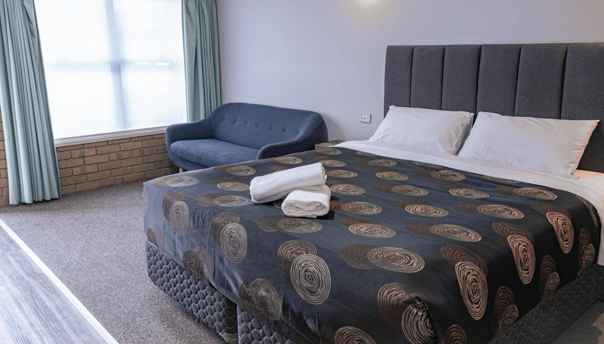 Tropicana Motor Inn Коув Экстерьер фото