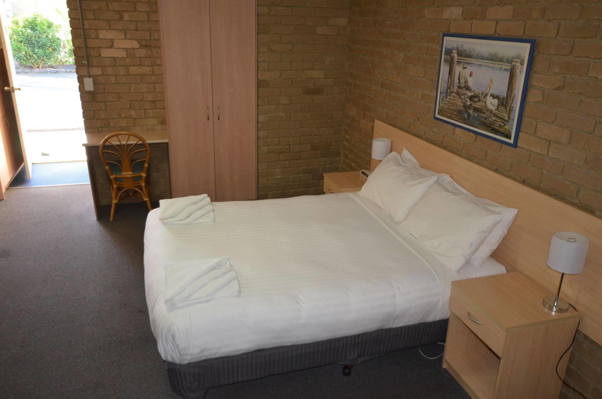 Tropicana Motor Inn Коув Экстерьер фото
