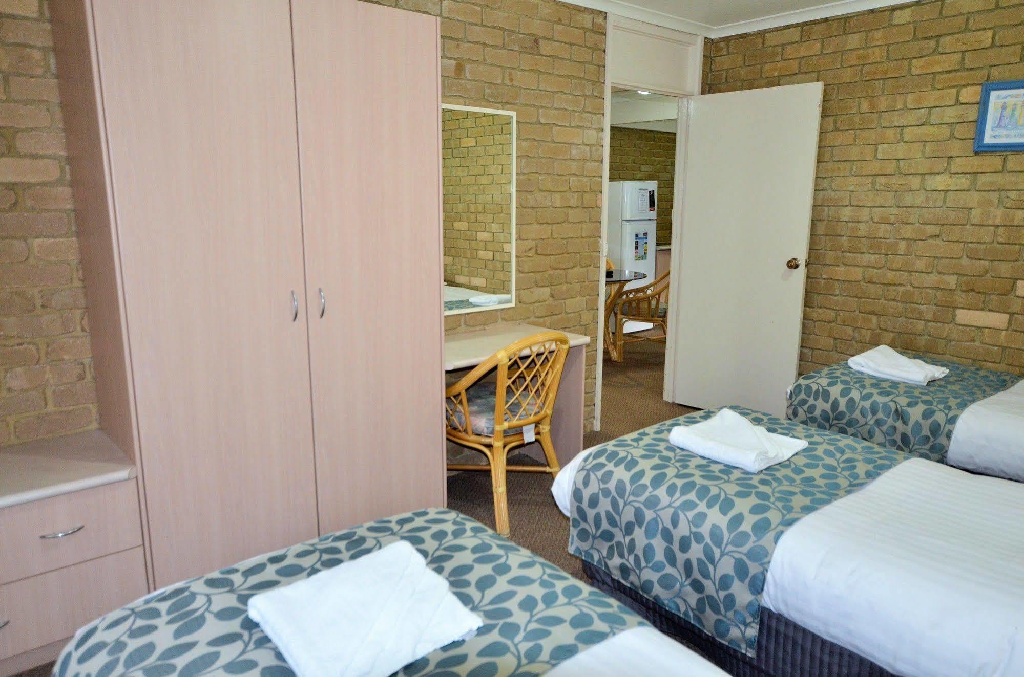 Tropicana Motor Inn Коув Экстерьер фото